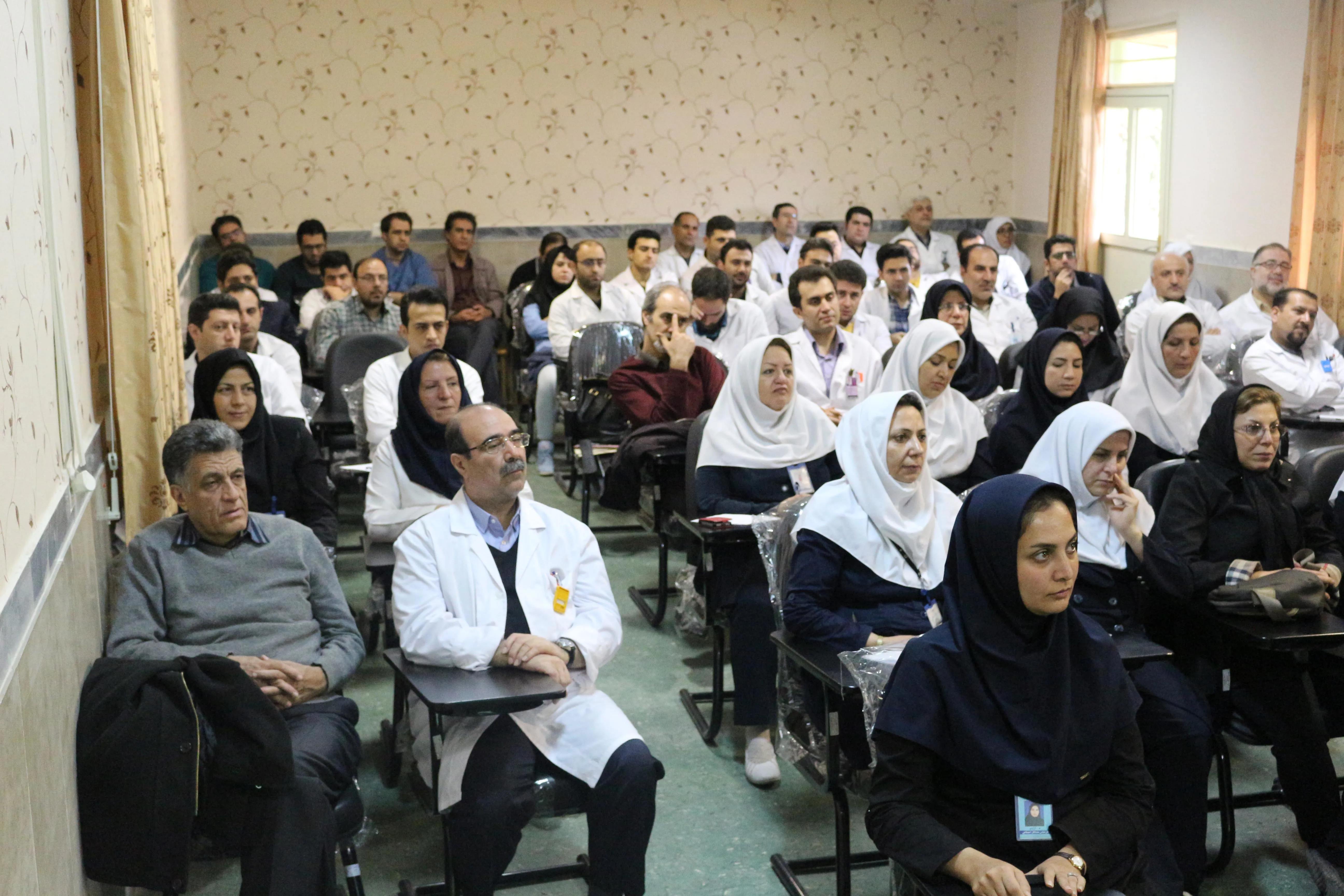 برگزاری جلسه ای در خصوص اخذ رضایت آگاهانه با حضور مدیر کل سازمان پزشکی قانونی استان